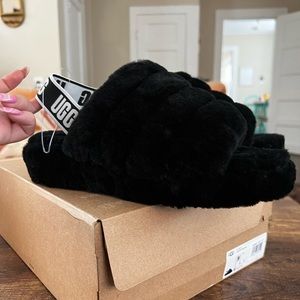 UGG Fluff Yeah Slide Slip on Slipper Black Sheepskin Size 9 BRAND NEW